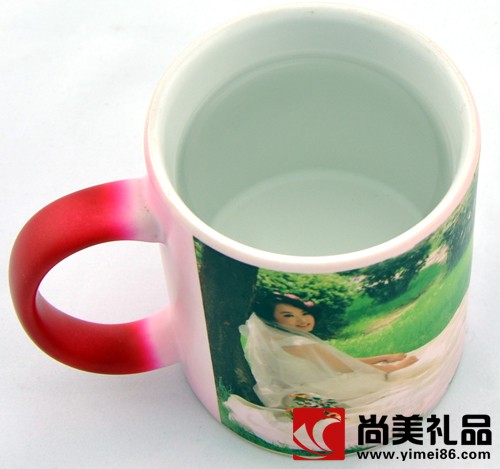 红色变色杯