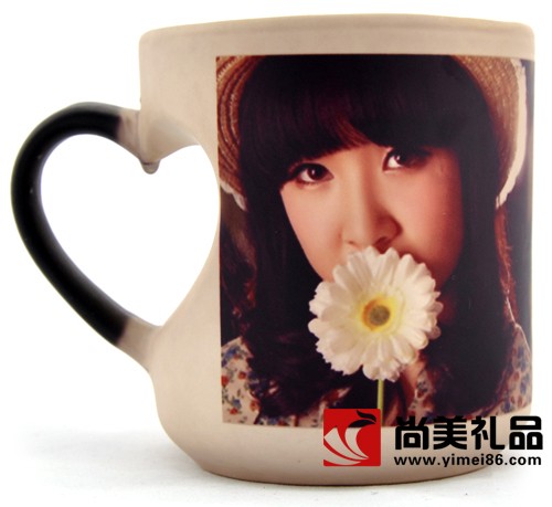 黑色桃心变色杯