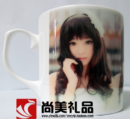 花把骨瓷变色杯做上去照片后的效果